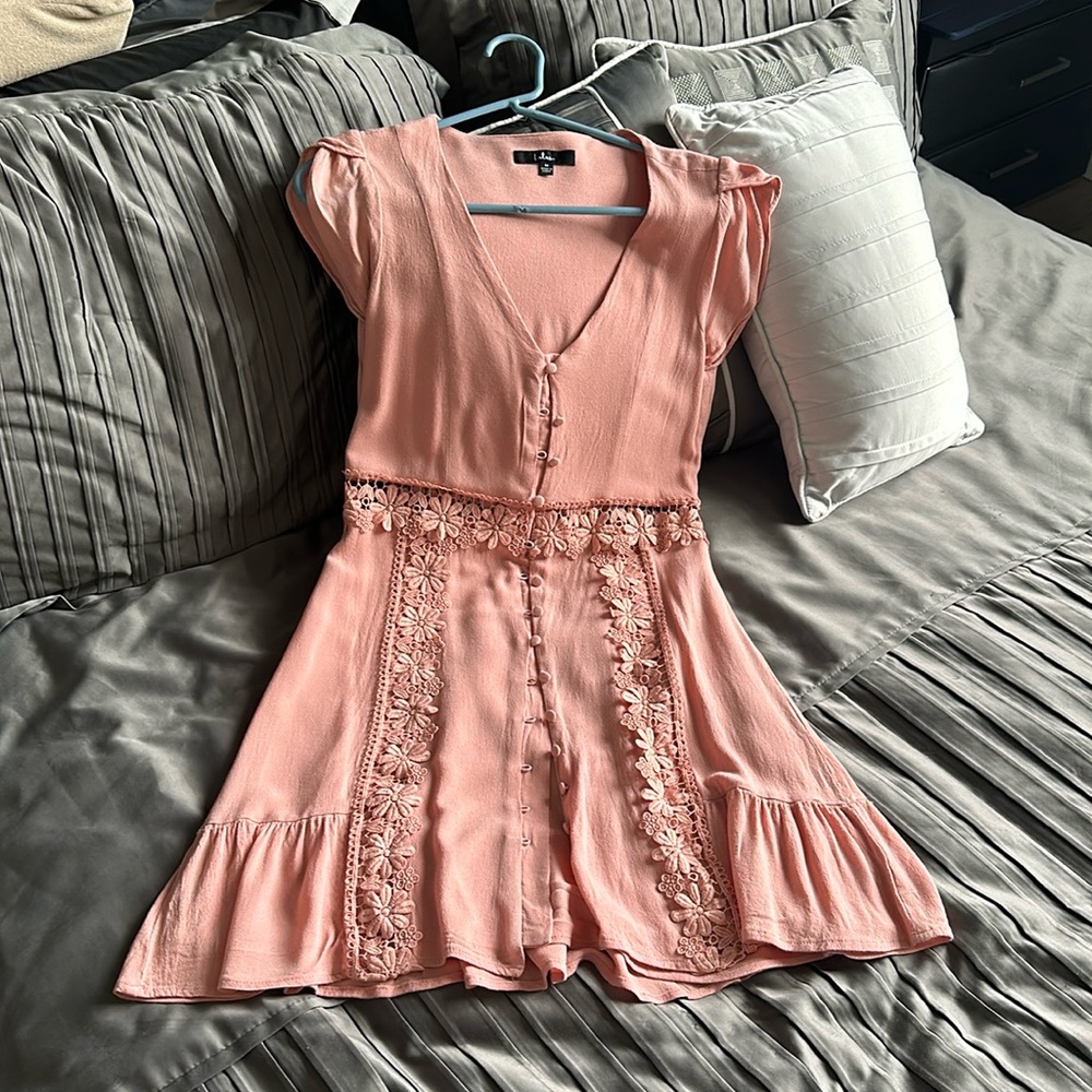 Lulu’s Capped Sleeve Button Front Appliqué Salmon Color Size M Dress.